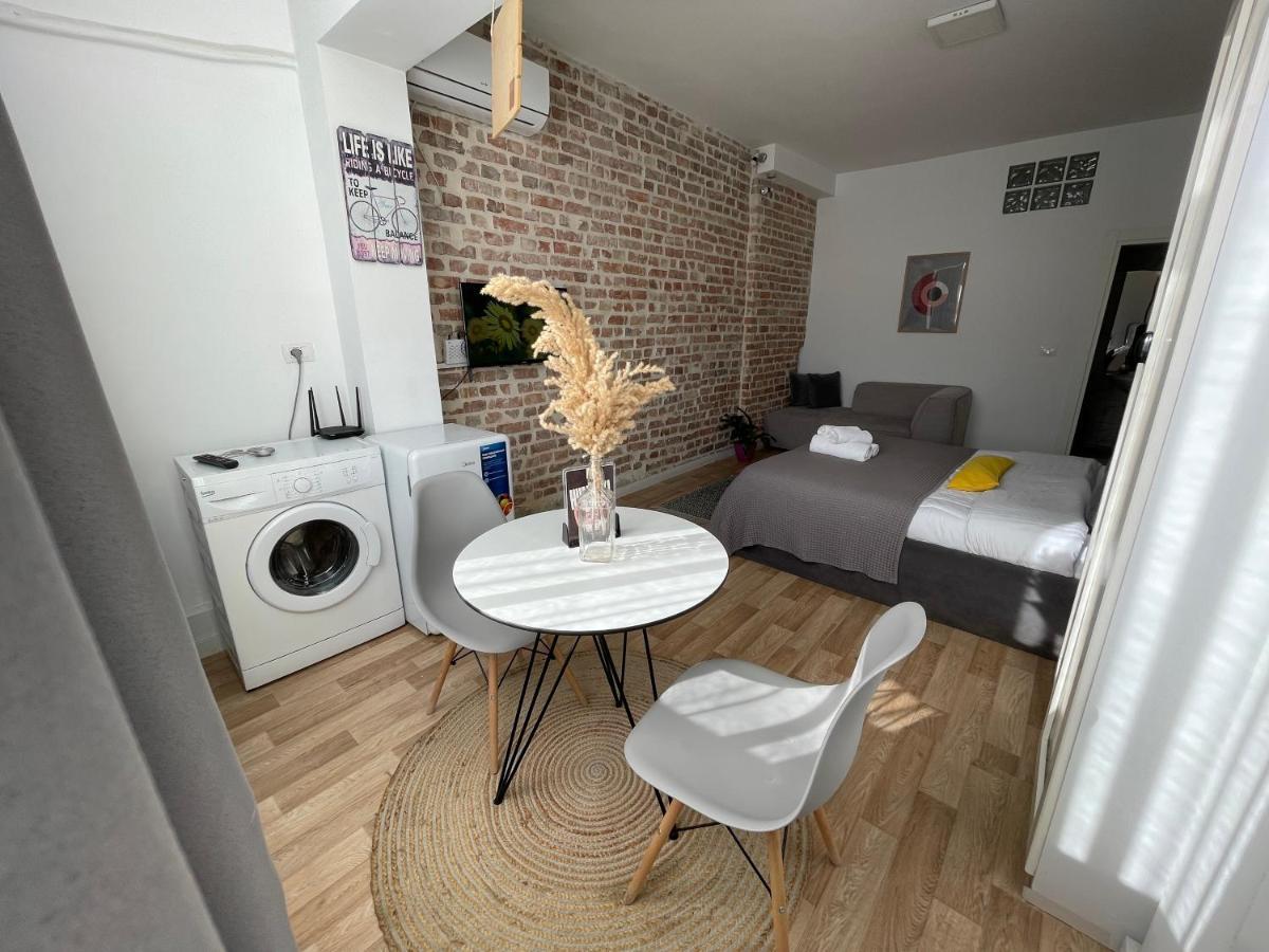 Bricks Studio Apartments Tirana Exterior foto