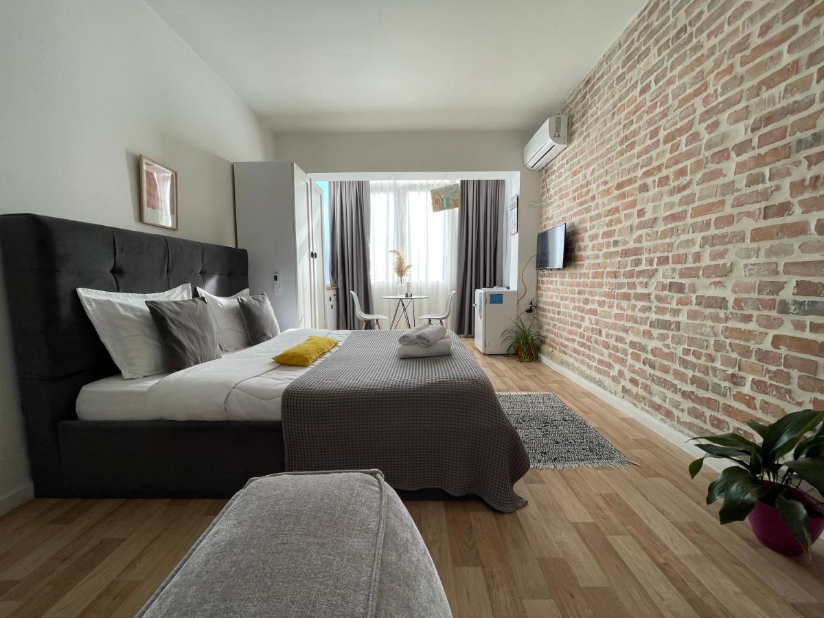 Bricks Studio Apartments Tirana Exterior foto