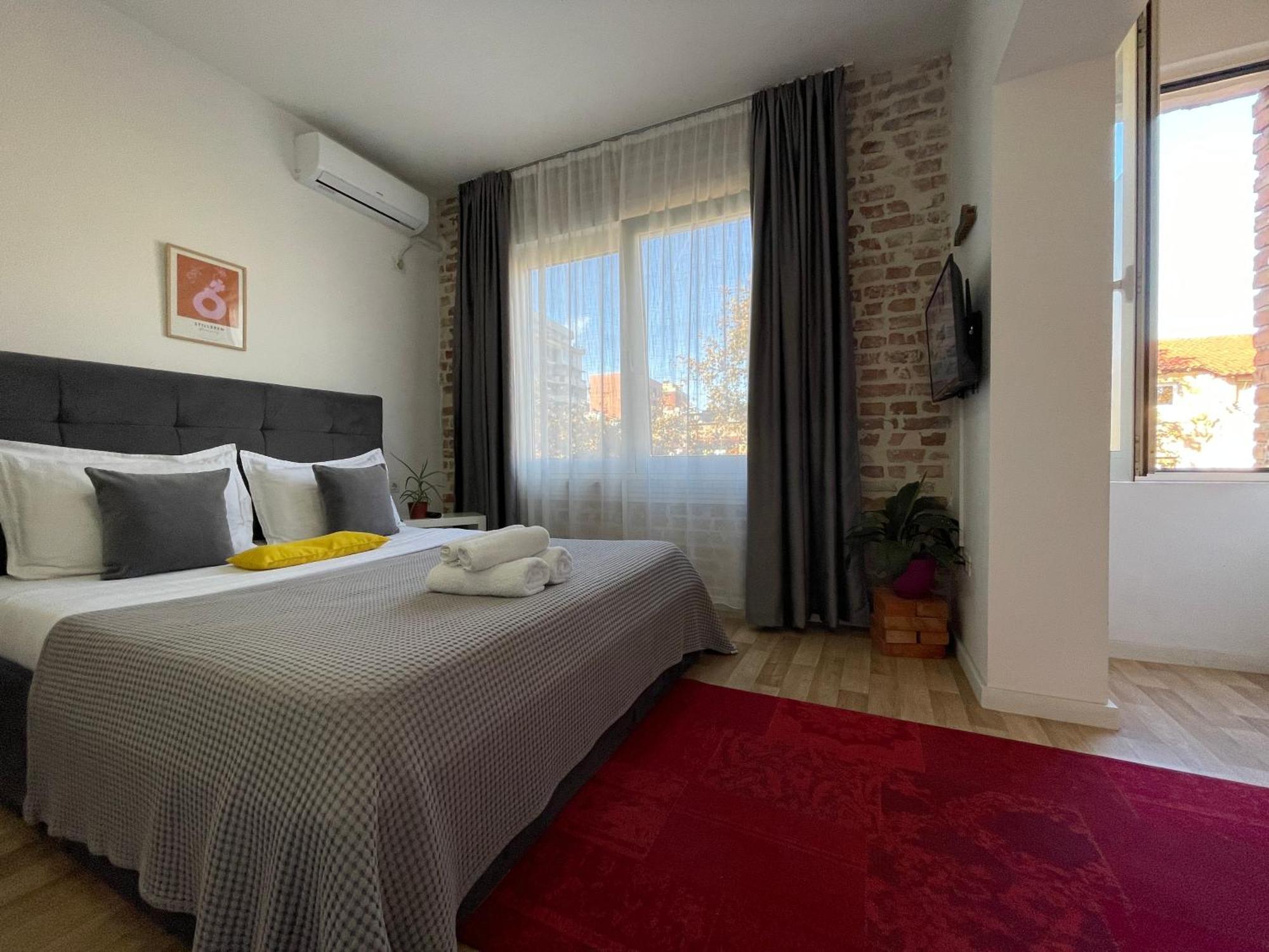 Bricks Studio Apartments Tirana Exterior foto