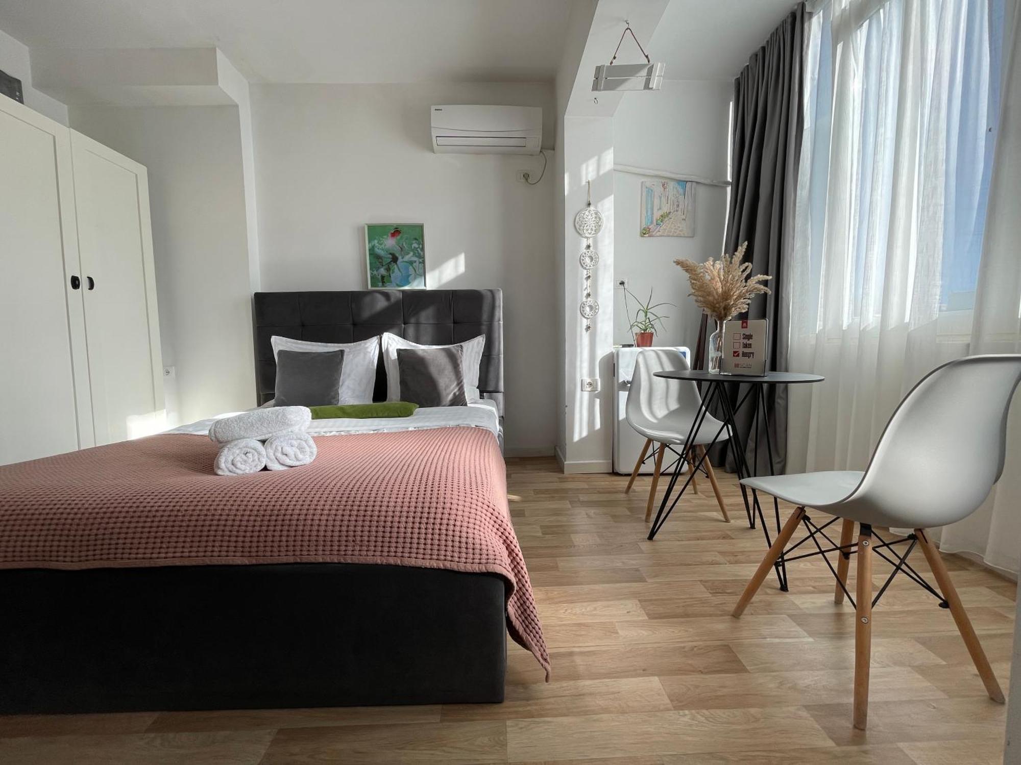 Bricks Studio Apartments Tirana Exterior foto